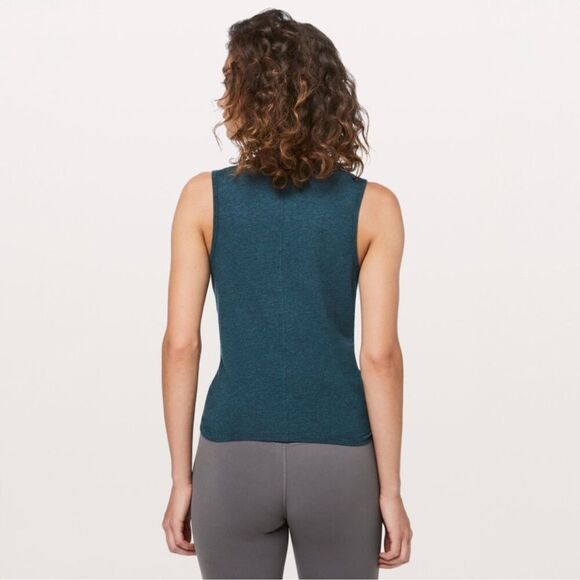 lululemon Crescent Tank twisted knot front size 2 - Picture 4 of 9